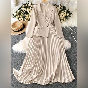 Elegant Cream dress with pleated skirt